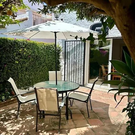 Apartament With Terrace & Swimming Pool 에스테포나