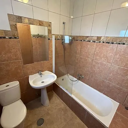 Apartament With Terrace & Swimming Pool Lägenhet *