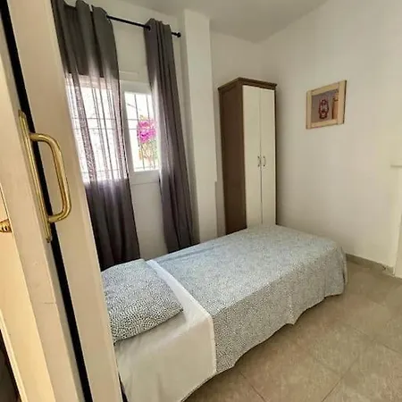 Apartament With Terrace & Swimming Pool Διαμέρισμα *