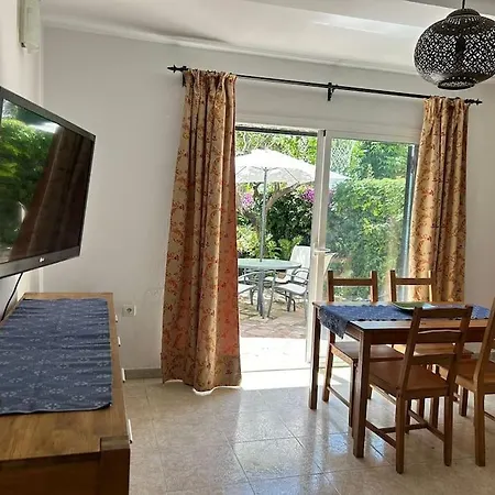Apartament With Terrace & Swimming Pool Διαμέρισμα